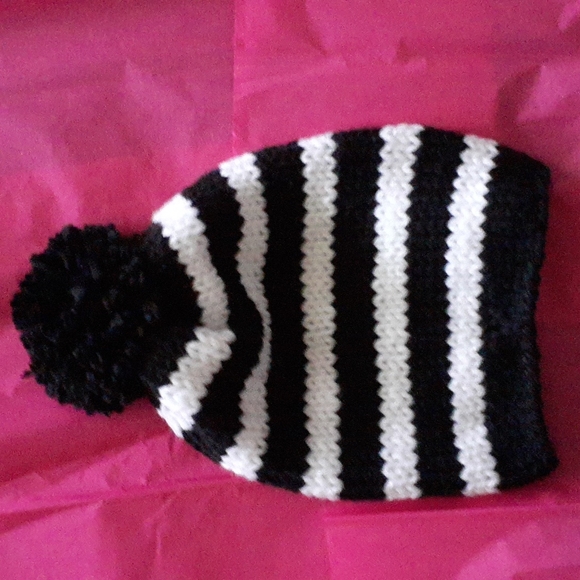 Lightweight knit slouchy beanie - Picture 7 of 7